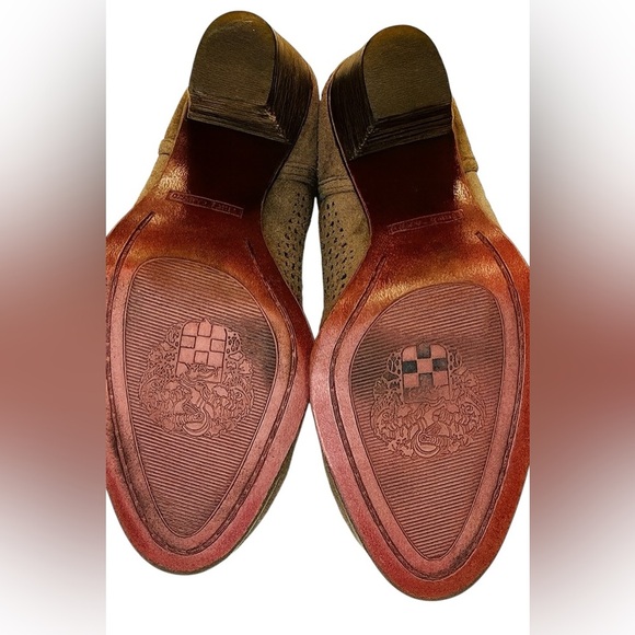 VINCE CAMUTO Palmina Perforated Suede Ankle Boots Booties Tan / Shady Grey Sz 6 - Picture 10 of 10